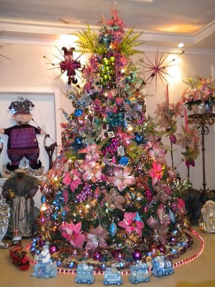 Mundanacity: Weird and Wacky Christmas Trees